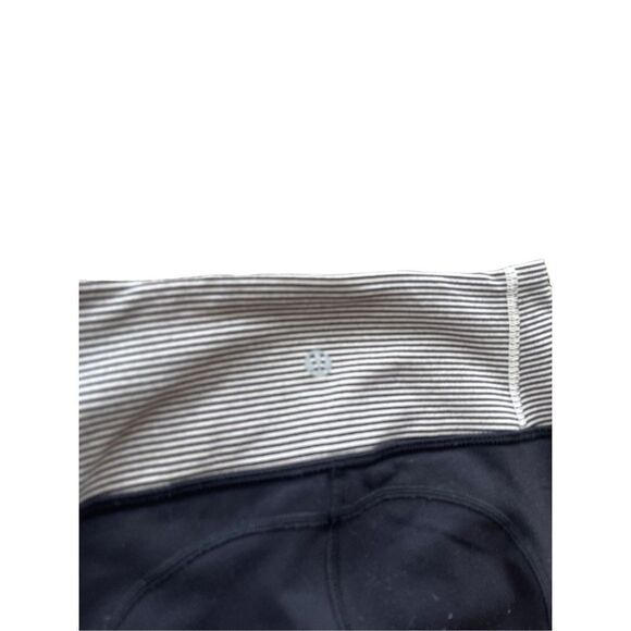 Lululemon Women’s Black Gather & Crow Stripe Leg Slit Crop Leggings Size 2 - Picture 3 of 8
